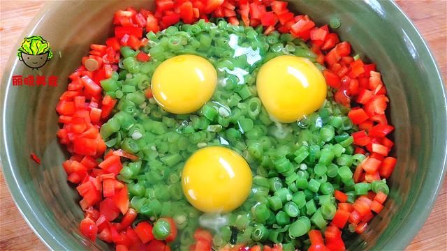 竟然|一把豆角,两个鸡蛋,不炒不凉拌,简单一拌竟然这么好吃,真解馋