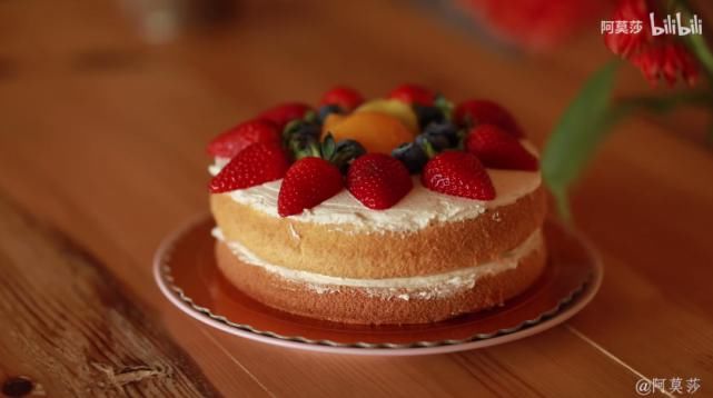  李子|她用3年时间爆改老宅，把荒地变花海：原来除了李子柒，我们还有另一种田园牧歌