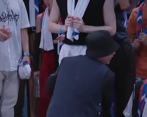  管理|《街舞3》开播，王一博忘记表情管理，你注意到张艺兴做什么了吗