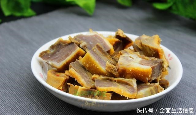 好吃|芋头加它,不放一滴油,没加一粒盐,麻辣咸香,出奇美味!