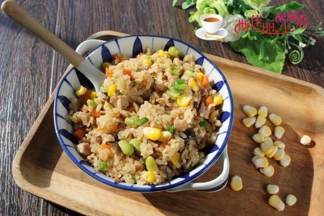 香菇|教你一道家常焖饭的美味做法,有肉有菜又有饭,好吃到一粒米不剩