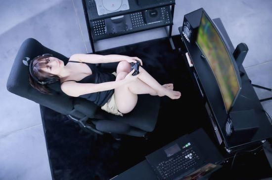  伊织|日本COSER伊织萌拍摄电竞椅代言美照 女孩子打游戏也超猛