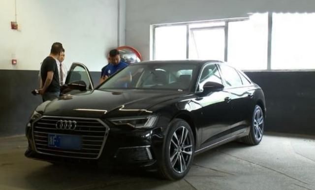  协商|花39万新买的奥迪车，被4S店划穿车门，车主索赔3万却被还价3千？