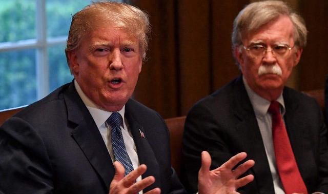  示范|聪明反被聪明误？疫情正失去控制，美国总统却做了一个''错误示范''