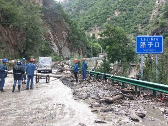  全力以赴|暴雨来袭 电网人全力以赴保供电