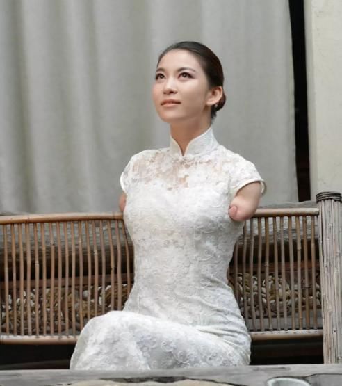  档综艺节目|非诚勿扰无臂女孩，与小伙牵手成功，下台紧接被甩的她怎样了？