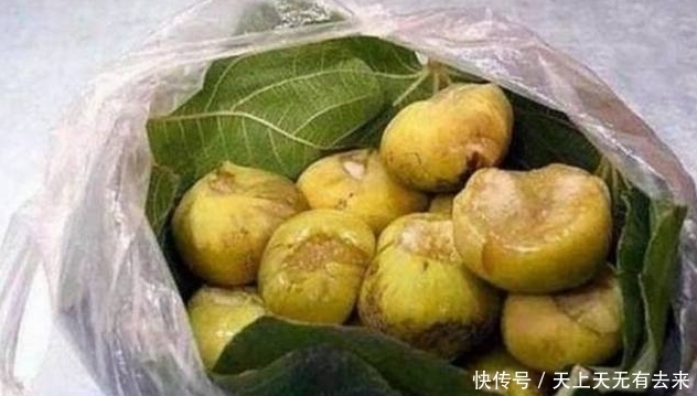 兮兮|男子街头卖水果，烂兮兮的一捏就烂，却还有人抢着买