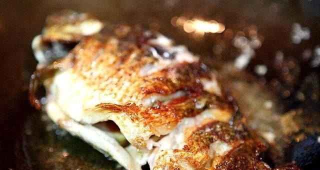  保证|每次煎鱼老粘锅，餐厅厨师长：只要这三招，保证焦黄完整、不破皮