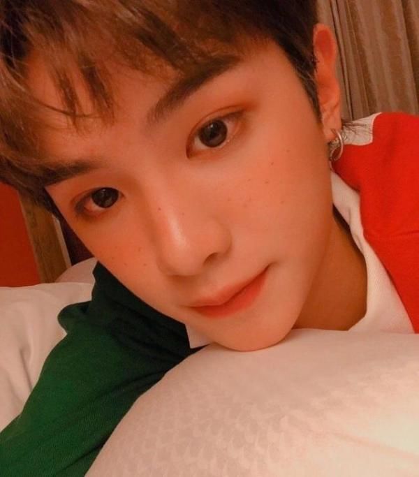  风格|黄明昊急于摆脱软萌风格，转型硬汉，操之过急导致颜值降低