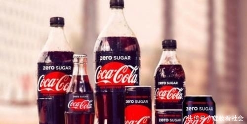 如今|中国第一个喝可乐的人,1979年在长城拍下照片,如今过得怎么样?