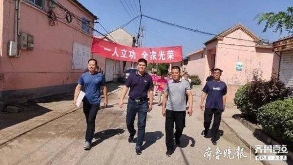 慰问金|喜报来，笑开颜！上高街道4名军人家属收到立功喜报和慰问金