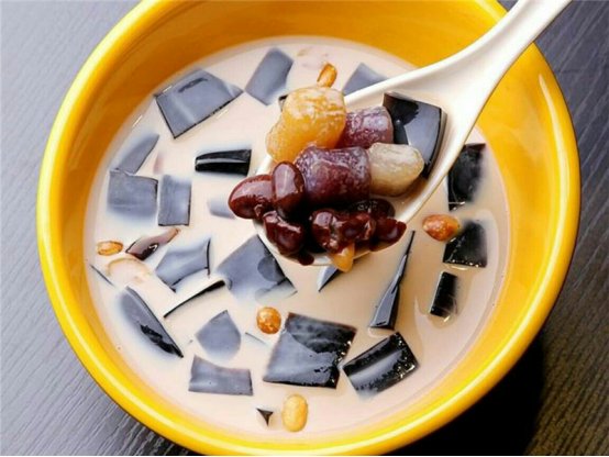  红豆|关于烧仙草的几种吃法，夏季吃美味十足，适合多数人的口味