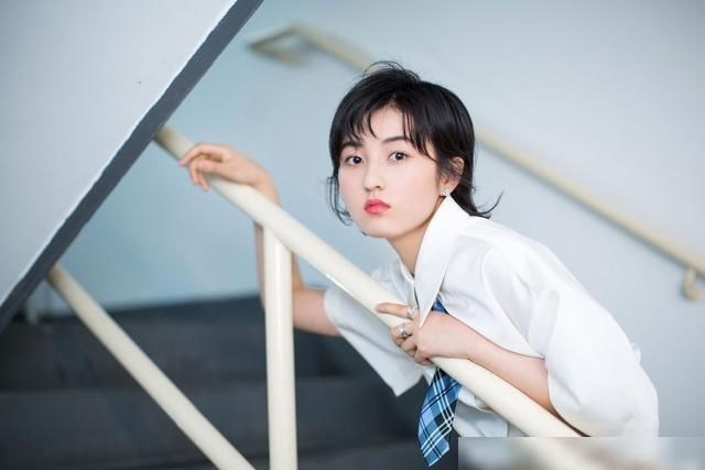 高考|张子枫艺考成绩公布，谁注意第一个祝福的人？妹妹还是受宠的妹妹