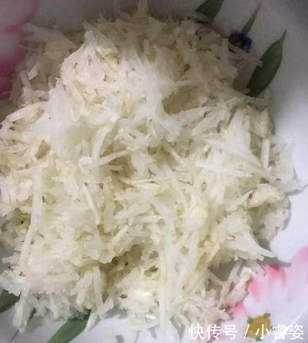  酥脆|炸丸子不酥脆？和面加料有1步最关键，炸出来丸子更香脆