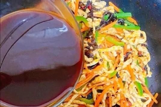  翻炒|家常鱼香肉丝（教你一道鲜香美味、好吃下饭的美味小炒）。