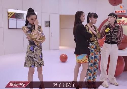  淘汰|万茜皇族被孤立？送别袁咏琳淘汰，队员不带她玩了