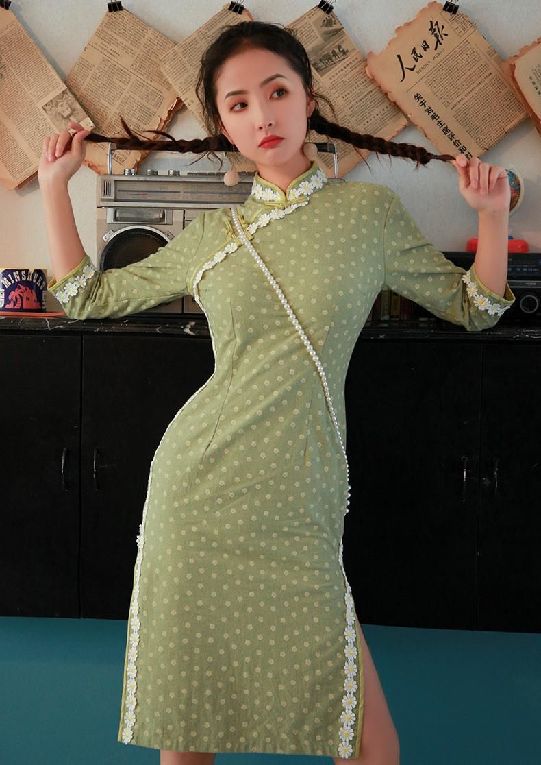  浪漫|原以为这辈子不会穿的旗袍，居然变得这么时髦，显瘦优雅又减龄！