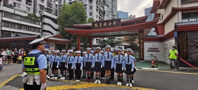 神兽|神兽归笼！贵阳今天早高峰是这个样子的?交警蜀黍说……