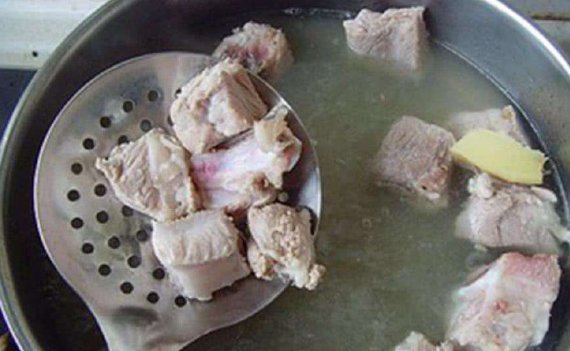 很大|猪肉去腥，腌制还是焯水？大厨：区别很大，做对了猪肉又嫩又香