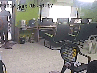 大哥|搞笑GIF：就大哥这指法，应该不缺女朋友吧！