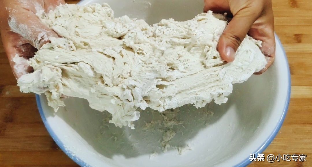 烫面|不用烫面做软面鸡蛋饼,筋道柔软,凉了也不硬,比饼店做的还好吃