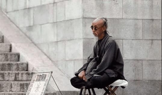 心理医生|为什么算命先生不认识你-还知道你家几口人？以前太傻都被骗了