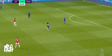  稳稳|GIF：埃文斯禁区内铲倒马夏尔，B费主罚点球稳稳命中