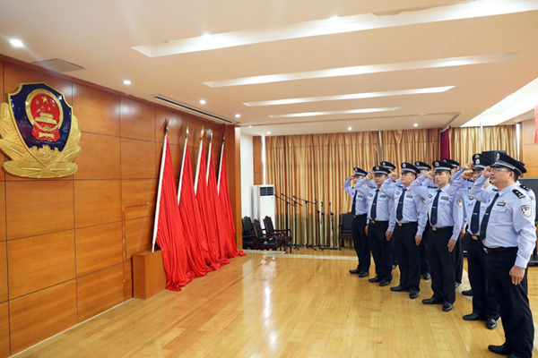 执法|海口边检总站139名转改招录民警首授警衔 为海南自贸港建设注入新执法力量