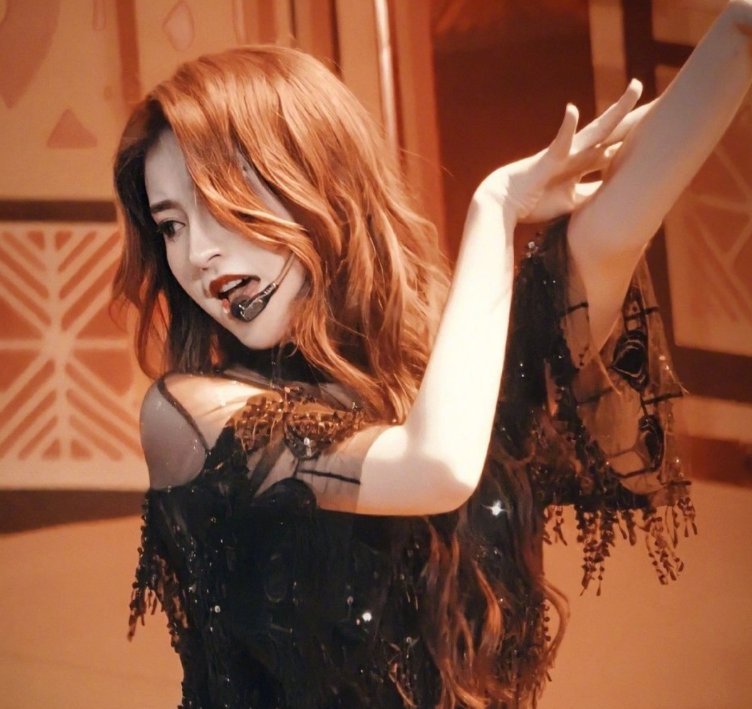  曝抱|黄明昊到公司蹭奶为师妹投票，自曝抱选管哭，被迫吃霸王餐被通报