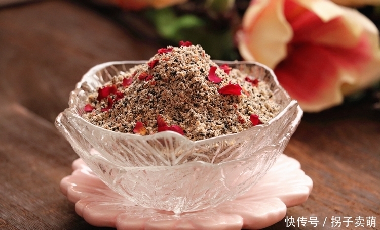 适合|适合秋天吃的一种食材,炒好囤起来,想吃舀一勺,常吃对头发好