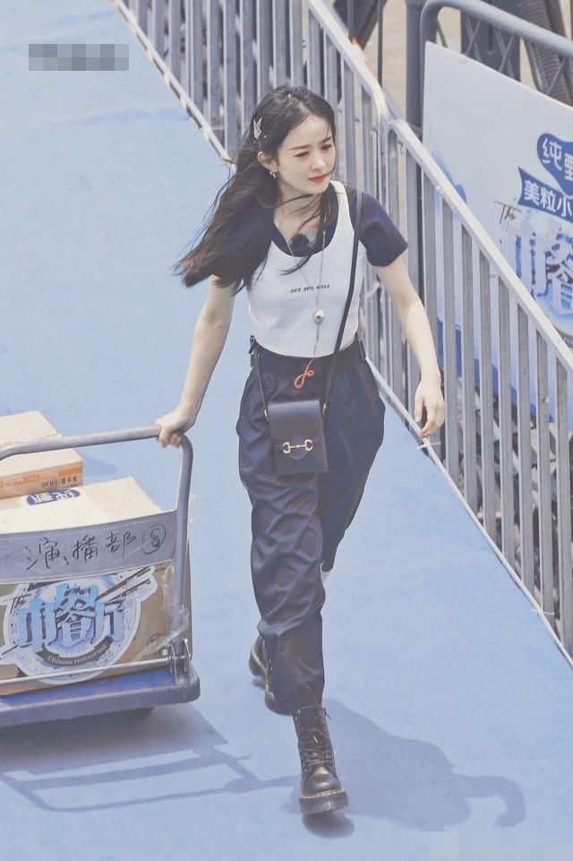  嘉宾|《中餐厅》嘉宾爆料：张亮做饭难吃，明星真人很普通，人均消费1700？