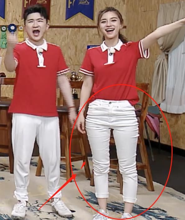  baby|《跑男》官博晒合影，无精修效果的生图，baby的腿是认真的吗？