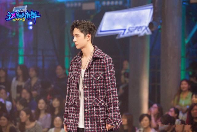  布布|《街舞3》中当王一博秀魔术“翻车”后有谁注意布布反应？太可爱