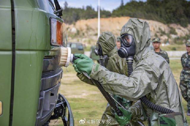 考核|38℃高温身着防化服，一场精彩的考核正在紧张进行中