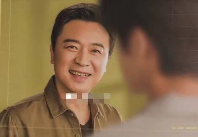  暗藏玄机|《以家人之名》海报暗藏玄机，对面的背影，都是他们最在乎的人