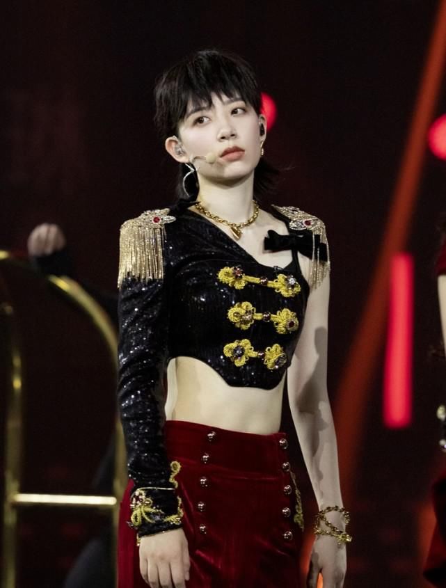  表演|《浪姐》总决赛，两队姐姐实力难分伯仲，张萌吴昕返场引人关注