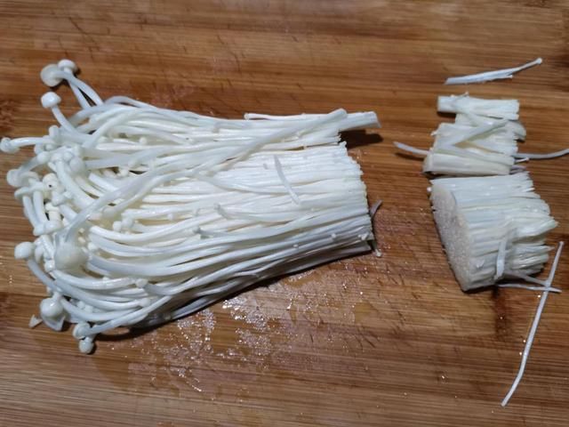  韭菜|鸡蛋别用来炒韭菜了，和它一起炒，脆嫩爽口，家人都爱吃