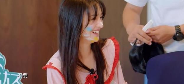  睡醒|玩游戏作弊，连喝水都作假，郑爽太敷衍遭杨迪怒怼：认真点