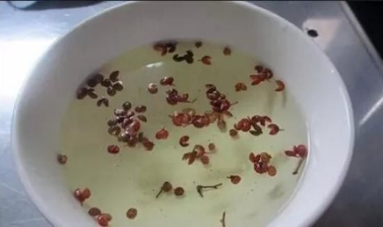  饭店|饭店给肉馅去腥时，大厨告诉我，放料酒是大忌，这方法值得一看