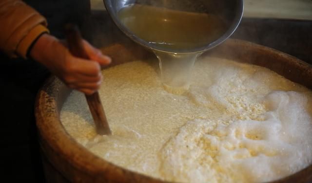  放在一旁|零失败的自制豆腐脑，做法简单，在家就能轻松做出来，香嫩丝滑