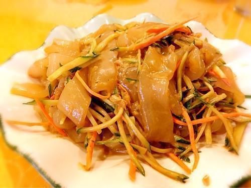  东北|东安仔鸡、东北大拉皮、鹿茸菌焖排骨、外婆菜烧凤爪几道家常做法