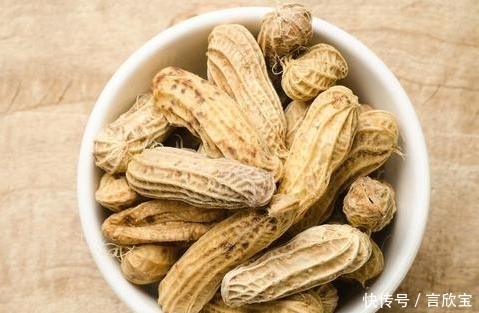 水煮花生|煮花生时,只会加盐就错了,记得多加3种调料,花生又香又入味