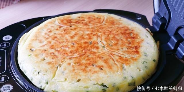 面糊|发面饼最简单做法,手不沾面,锅里一倒就做好,外酥里软葱香四溢