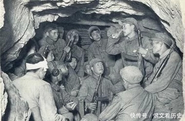 对我们发起|上甘岭战役，美军为什么会惨败？英国专家用一张照片揭开答案！