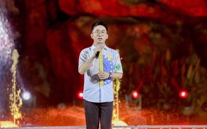 青春环游记|“唯一”把自己变成固定MC的导演,虽请不来刘德华,却能为嘉宾回怼网友