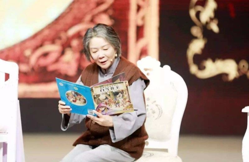  U盘|蔡明参加综艺节目成实习生，不认识电脑U盘，自曝只会开灯