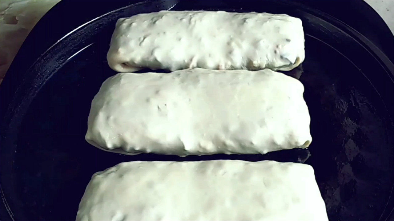 做成|入秋后,多吃点西葫芦,做成馅饼真香,做法简单,出锅皮软馅香