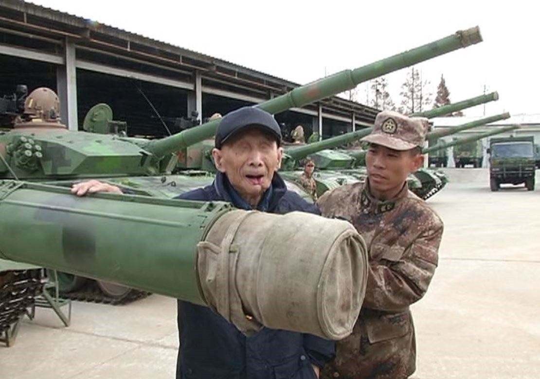 派出|老人隐姓埋名71年，因一小东西暴露身份，部队立即派出6辆坦克