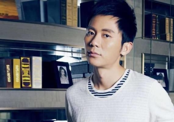  综艺|42岁的他让观众“恨铁不成钢”，仅靠综艺续命，终究是强弩之末