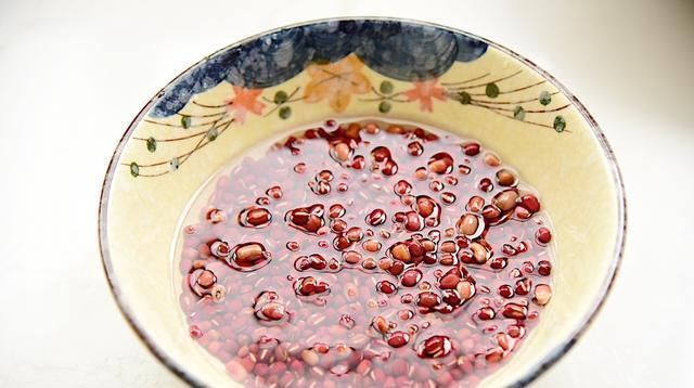  蛮不错|这懒人主食，一搅一蒸即可搞定，女人要多吃，不仅抗饿还气色好